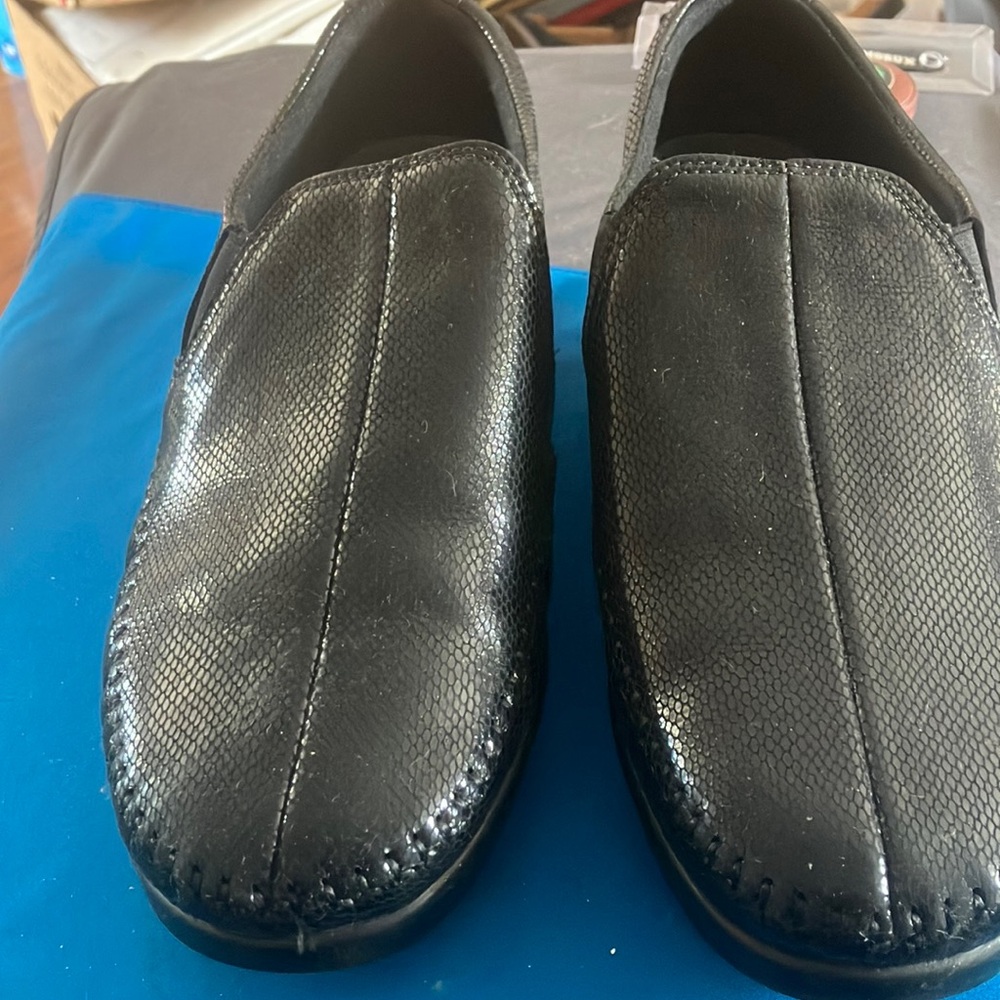 FINAL MARKDOWN Black Loafers 10ww